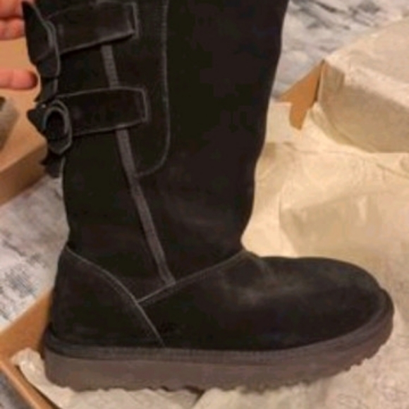 UGGs size 6 - Picture 2 of 6